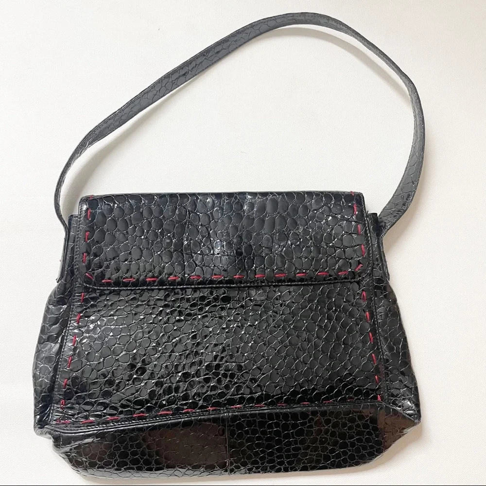 BCBG MAX AZRIA BLACK ITALIAN LEATHER SHOULDER BAG RED STITCHING RED INTERIOR - Picture 12 of 12